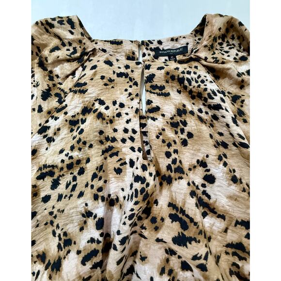 Banana Republic Cropped Animal Pring Keyhole Top Size Medium (035) - Picture 6 of 12